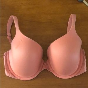 Peach size 32DD Victoria’s Secret bra